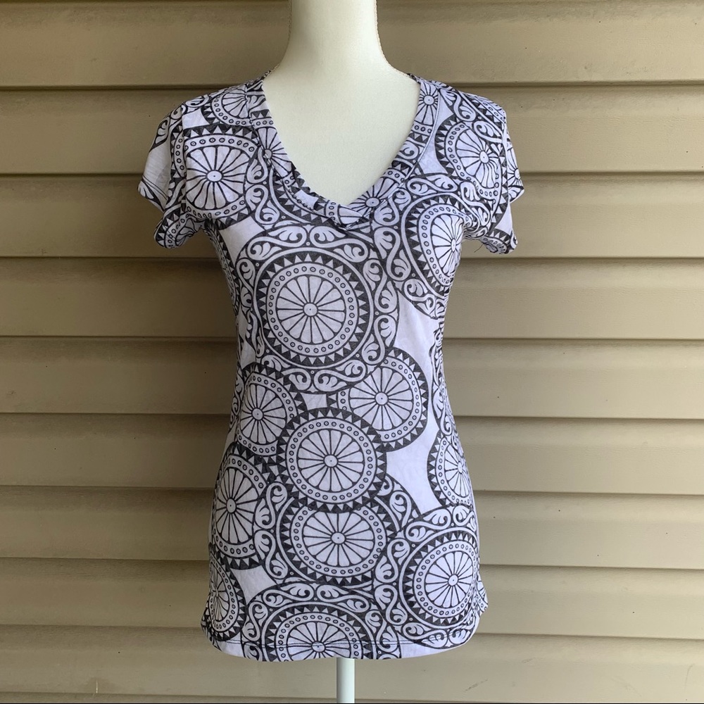 •The Balance Collection by Marika•V-Neck Top-SizeL